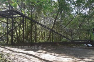 В тисо-самшитовой роще заново возвели мост