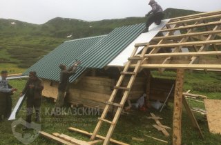 На Бзерпинском карнизе построили инспекторский домик