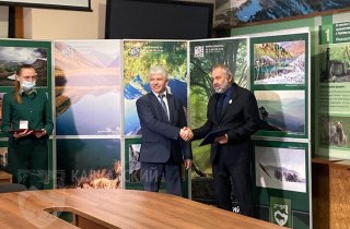 Сотрудникам Кавказского заповедника вручили грамоты Главы города Сочи