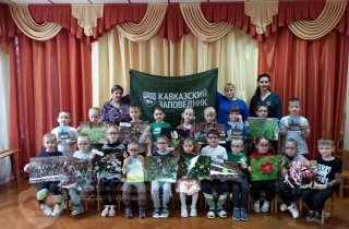 В рамках ежегодной эколого-просветительской акции «Кавказский первоцвет» в школах и детских садах Республики Адыгея проходят мероприятия о  раннецветущих растениях Кавказа.